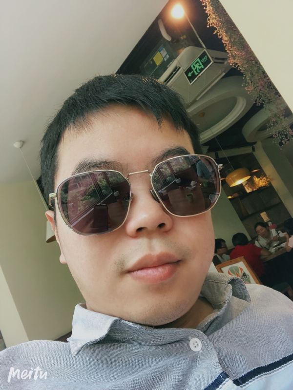 月台等路人的第一张照片--金门婚介网