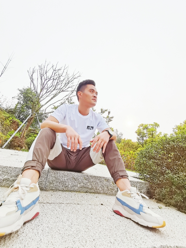 一个人，干净利落的第一张照片--金门婚介网