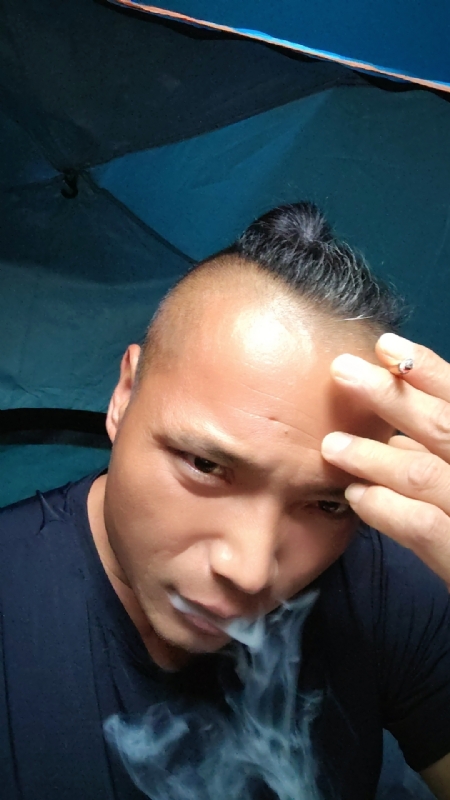 伯爵的第四张照片--金门婚介网
